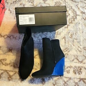 Women's  black and teal suede wedge heel booties size 8.5